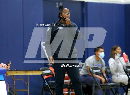 Thumbnail 1 in Sierra Canyon vs. Windward photogallery.