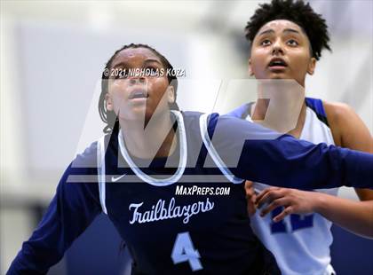 Thumbnail 1 in Sierra Canyon vs. Windward photogallery.
