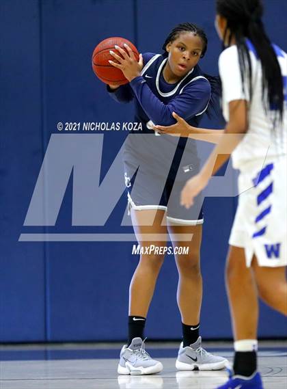 Thumbnail 2 in Sierra Canyon vs. Windward photogallery.