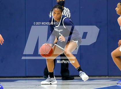 Thumbnail 1 in Sierra Canyon vs. Windward photogallery.