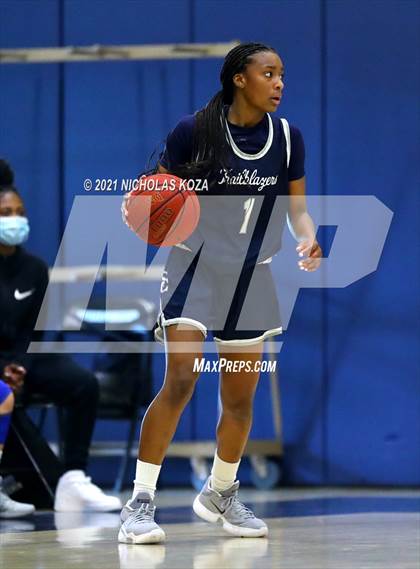Thumbnail 3 in Sierra Canyon vs. Windward photogallery.
