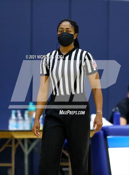Thumbnail 1 in Sierra Canyon vs. Windward photogallery.