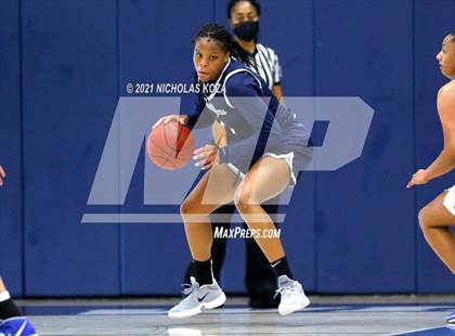 Thumbnail 3 in Sierra Canyon vs. Windward photogallery.