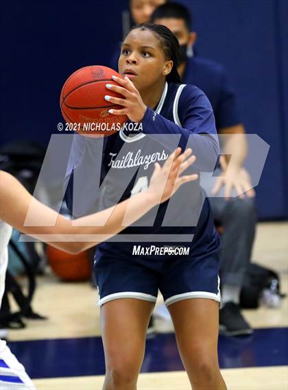 Thumbnail 1 in Sierra Canyon vs. Windward photogallery.