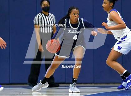 Thumbnail 3 in Sierra Canyon vs. Windward photogallery.