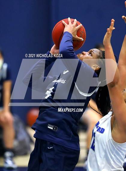 Thumbnail 1 in Sierra Canyon vs. Windward photogallery.