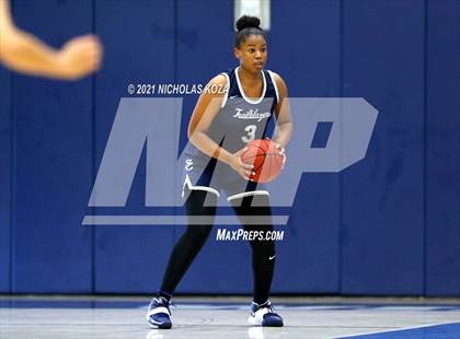 Thumbnail 3 in Sierra Canyon vs. Windward photogallery.