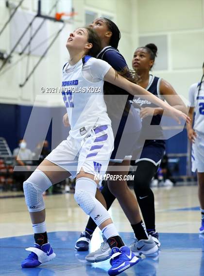 Thumbnail 1 in Sierra Canyon vs. Windward photogallery.