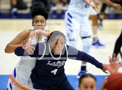 Thumbnail 3 in Sierra Canyon vs. Windward photogallery.