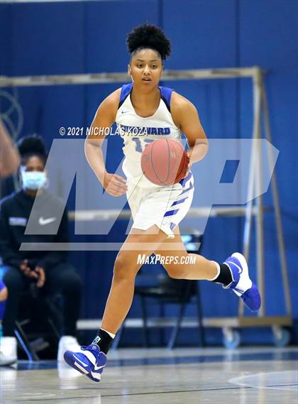 Thumbnail 1 in Sierra Canyon vs. Windward photogallery.