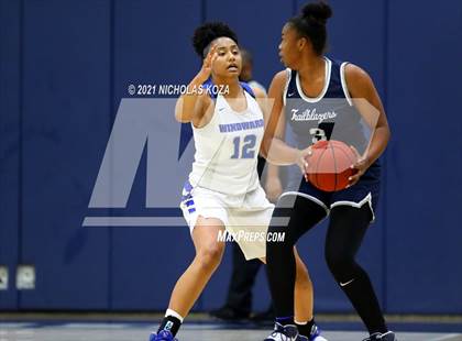 Thumbnail 1 in Sierra Canyon vs. Windward photogallery.