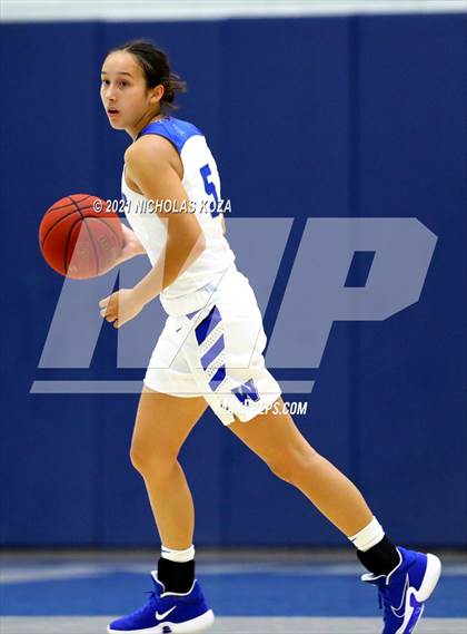Thumbnail 1 in Sierra Canyon vs. Windward photogallery.