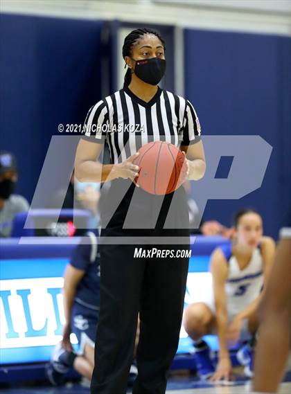 Thumbnail 1 in Sierra Canyon vs. Windward photogallery.