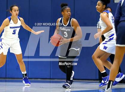 Thumbnail 3 in Sierra Canyon vs. Windward photogallery.