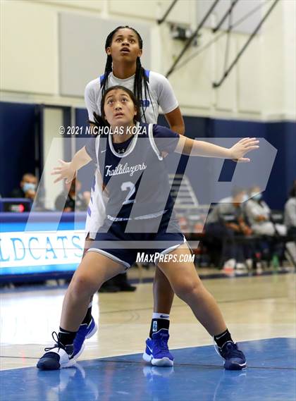 Thumbnail 3 in Sierra Canyon vs. Windward photogallery.