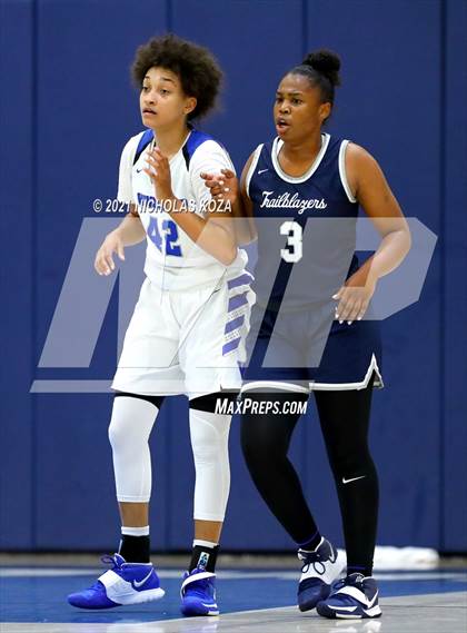 Thumbnail 3 in Sierra Canyon vs. Windward photogallery.