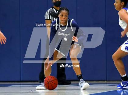 Thumbnail 2 in Sierra Canyon vs. Windward photogallery.