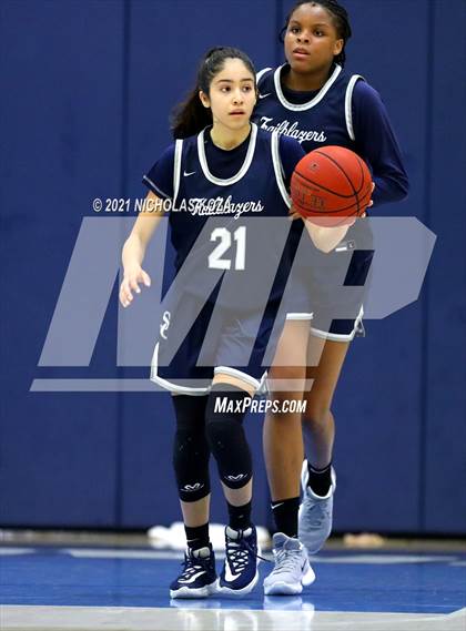 Thumbnail 3 in Sierra Canyon vs. Windward photogallery.