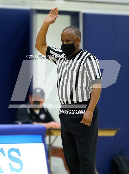 Thumbnail 2 in Sierra Canyon vs. Windward photogallery.