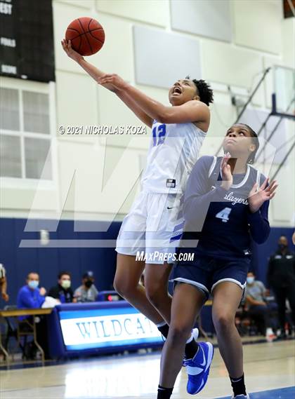 Thumbnail 3 in Sierra Canyon vs. Windward photogallery.
