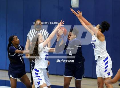 Thumbnail 3 in Sierra Canyon vs. Windward photogallery.