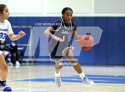 Thumbnail 1 in Sierra Canyon vs. Windward photogallery.