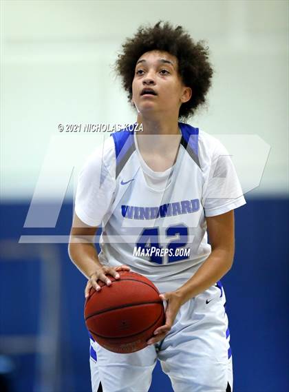 Thumbnail 1 in Sierra Canyon vs. Windward photogallery.