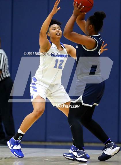 Thumbnail 1 in Sierra Canyon vs. Windward photogallery.