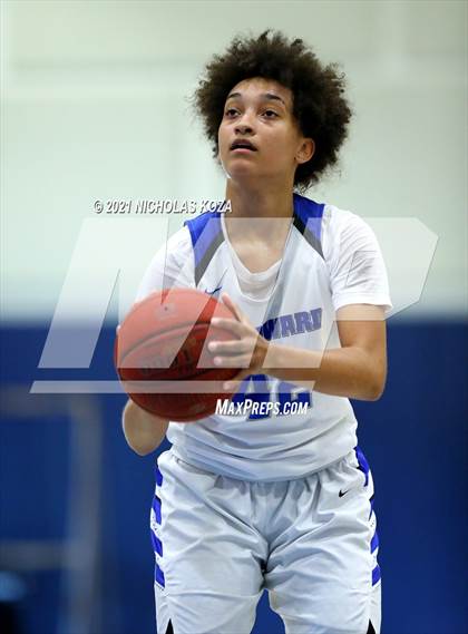 Thumbnail 3 in Sierra Canyon vs. Windward photogallery.