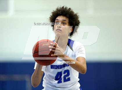 Thumbnail 3 in Sierra Canyon vs. Windward photogallery.