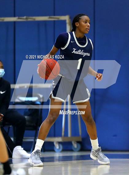Thumbnail 2 in Sierra Canyon vs. Windward photogallery.