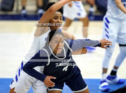 Thumbnail 3 in Sierra Canyon vs. Windward photogallery.