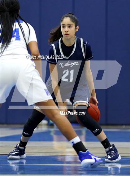 Thumbnail 2 in Sierra Canyon vs. Windward photogallery.