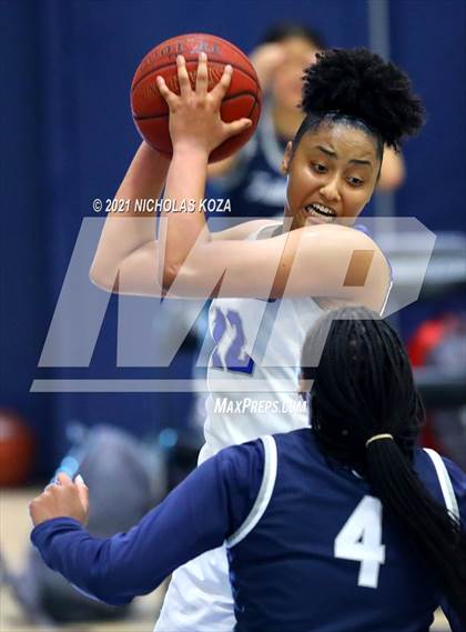 Thumbnail 2 in Sierra Canyon vs. Windward photogallery.