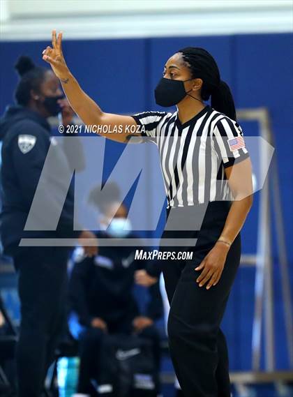 Thumbnail 1 in Sierra Canyon vs. Windward photogallery.