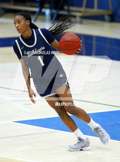 Thumbnail 1 in Sierra Canyon vs. Windward photogallery.