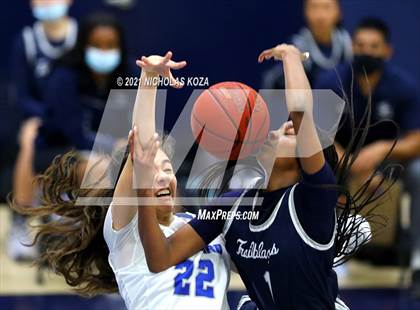 Thumbnail 3 in Sierra Canyon vs. Windward photogallery.