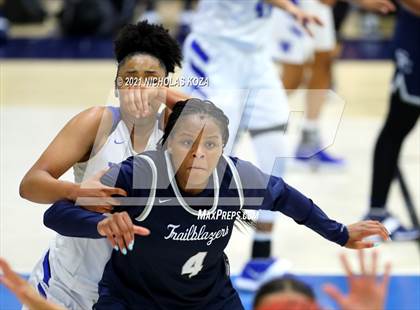 Thumbnail 2 in Sierra Canyon vs. Windward photogallery.