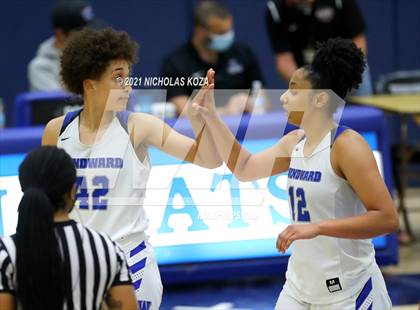 Thumbnail 2 in Sierra Canyon vs. Windward photogallery.