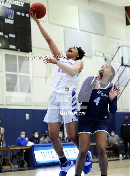 Thumbnail 1 in Sierra Canyon vs. Windward photogallery.