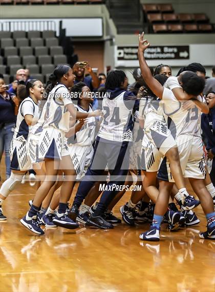 Thumbnail 1 in Bakersfield vs. Arroyo Grande (CIF D1 Central Section Championship) photogallery.