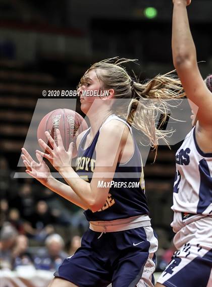 Thumbnail 2 in Bakersfield vs. Arroyo Grande (CIF D1 Central Section Championship) photogallery.