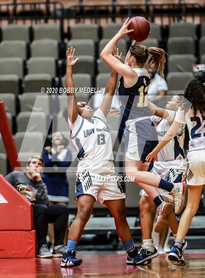Thumbnail 1 in Bakersfield vs. Arroyo Grande (CIF D1 Central Section Championship) photogallery.