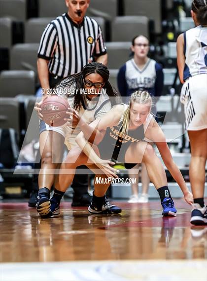 Thumbnail 2 in Bakersfield vs. Arroyo Grande (CIF D1 Central Section Championship) photogallery.