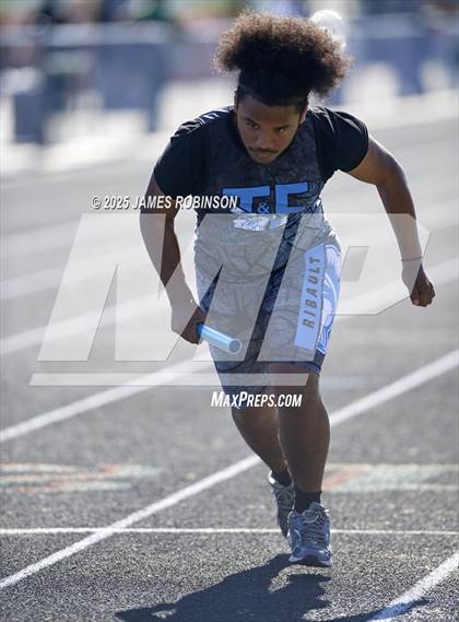 Thumbnail 1 in Mandarin Preseason Classic (4 x 100 Meter) photogallery.