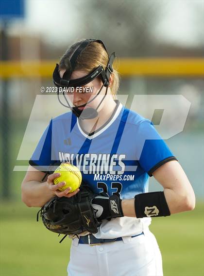 Thumbnail 2 in Pius XI Catholic @ Waukesha West photogallery.