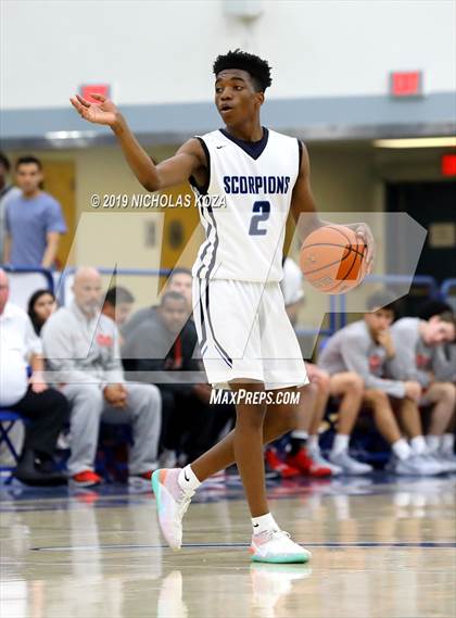 Thumbnail 2 in Mater Dei vs. Camarillo (Rolling Hills State Preview) photogallery.