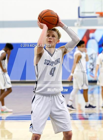 Thumbnail 2 in Mater Dei vs. Camarillo (Rolling Hills State Preview) photogallery.
