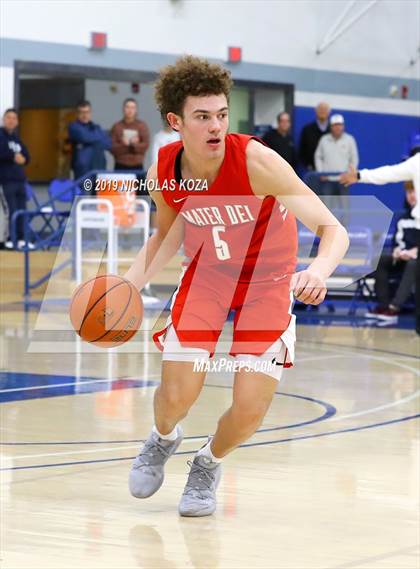 Thumbnail 3 in Mater Dei vs. Camarillo (Rolling Hills State Preview) photogallery.