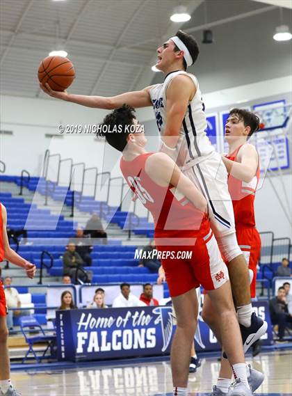 Thumbnail 1 in Mater Dei vs. Camarillo (Rolling Hills State Preview) photogallery.